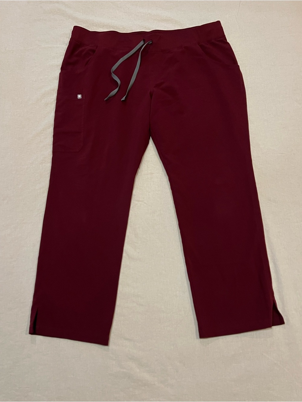 FIGS Kade Cargo Women’s Scrub Pants Burgundy Size XXL Style # T21004 Technical
